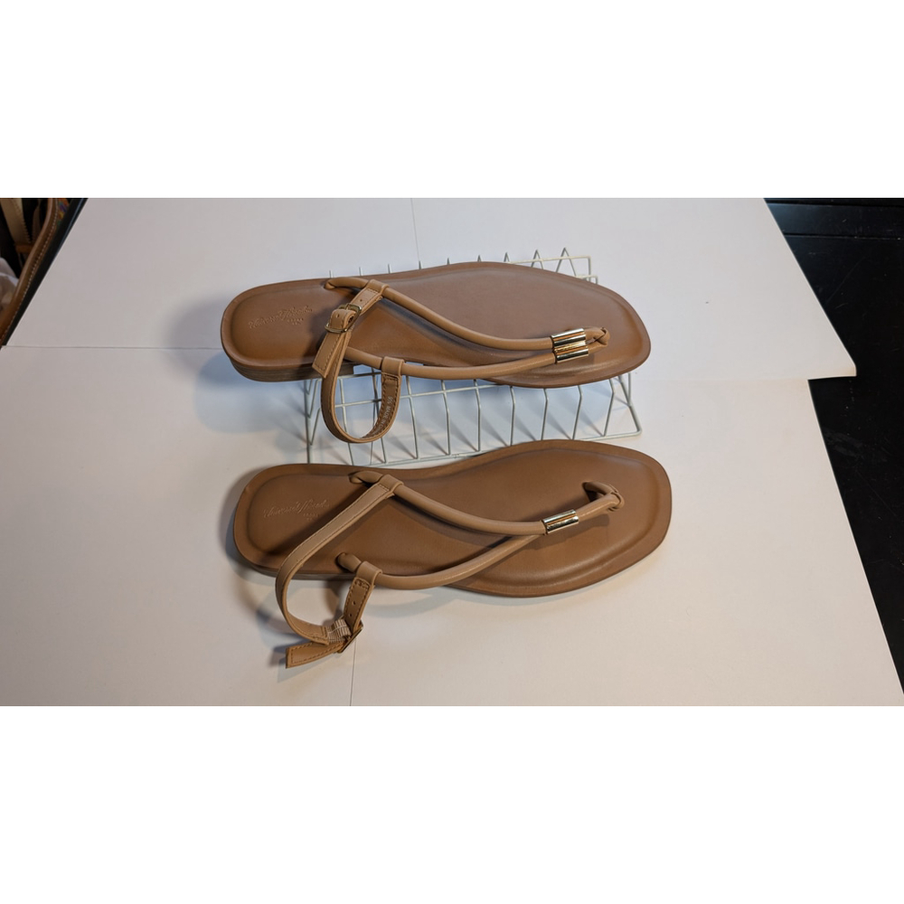 NWOT Women's Universal Thread Sandals Size 9.5 Tan - Picture 3 of 4